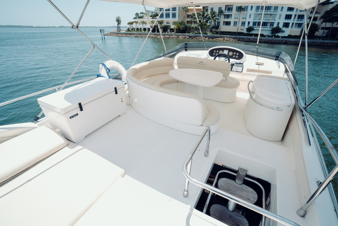Azimut 62ft Yacht $1600 | Miami 92 Foto 8 14 23 3 10 40 p.m